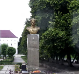 Бюст С. И. Гусева