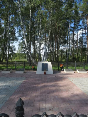 Братская могила советских воинов