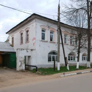 Советская площадь 8, Гимназия