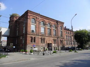 Здание епархиального училища