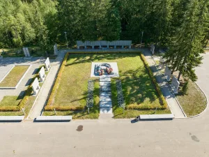 Братская могила советских воинов