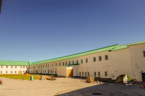 Южный келейный корпус со Святыми воротами и церковью Иоанна Предтечи