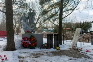 Братское кладбище, где похоронены воины Советской Армии