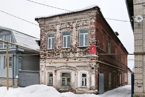 Дом жилой с лавкой Клёнова