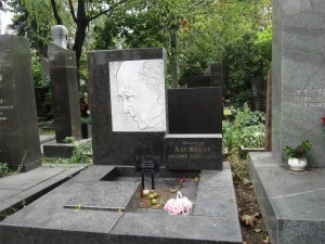 Могила и надгробие А. Н. Васильева