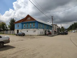 Жилой дом с лавками Гусева