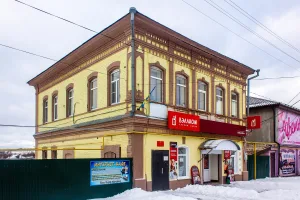 Жилой дом с торговыми помещениями