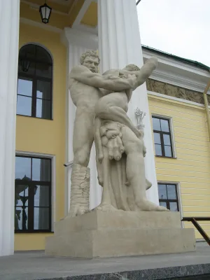 Скульптурная группа «Геракл и Антей»