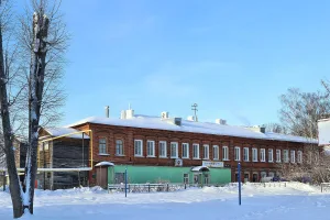 Южный многоквартирный дом для служащих