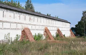 Стены Горицкого монастыря