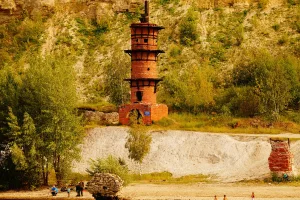 Остатки шахт и печей по обжигу известняка