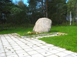 Могила неизвестного шофера, погибшего в борьбе с фашистами