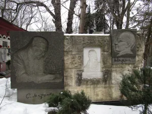 Могила и надгробие Самуила Маршака