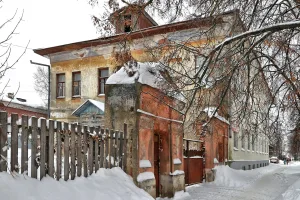 Дом Муравьевых с оградой и воротами