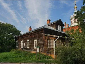 Дом в северо-восточном углу монастыря