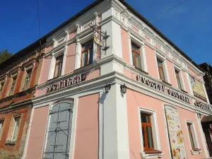 Пристроенная торговая лавка
