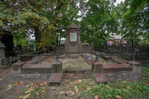 Братская могила большевиков-путиловцев В. П. Алексеева, С. С. Корнеева, И. В. Огородникова