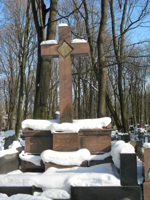 Надгробие А.А. Бенкендорфа (1848-1915), генерал-лейтенанта