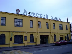 Комплекс мастерских вдоль Петровской улицы: проходная