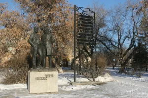 Памятник К. Марксу и Ф. Энгельсу
