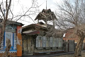 Жилой дом ("дом с драконами")