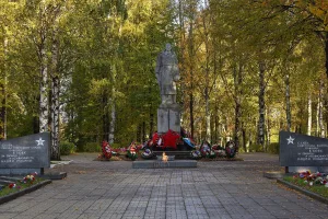Братская могила четырёх Героев Советского Союза