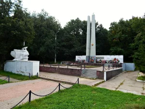 Братская могила советских воинов