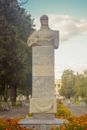 Памятник-бюст Нате Бабушкиной