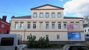 Жилой дом с лавкой