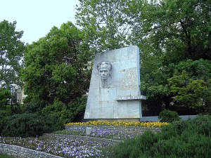 Барельеф Николая Островского
