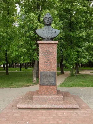 Памятник Аслану Везирову