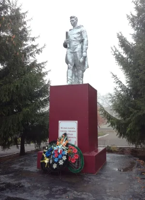 Братская могила 14 советских воинов