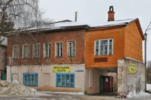 Дом Петровых с лавкой
