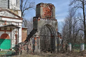 Ограда (фрагмент)