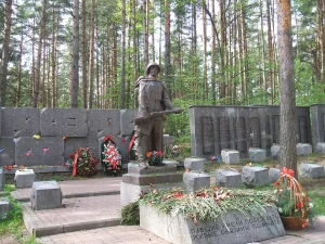 Братская могила советских воинов