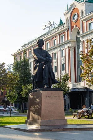 Памятник Н. А. Добролюбову