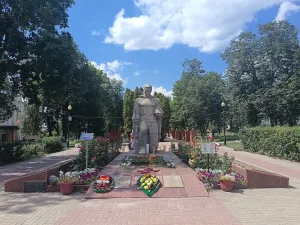 Братская могила 77 советских воинов