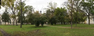 Сад с оградой