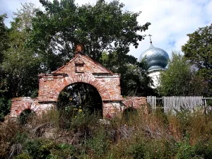 Восточные ворота городского кладбища