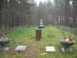 Братская могила П. И. Ивановского и советских воинов, погибших в борьбе с фашистскими захватчиками