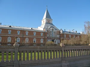 Братский корпус с церковью святого Саввы Стратилата