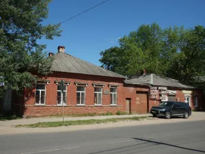 Два каменных объединённых здания