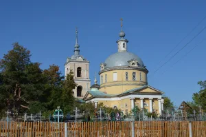 Церковь Трёх Святителей в Белоомуте