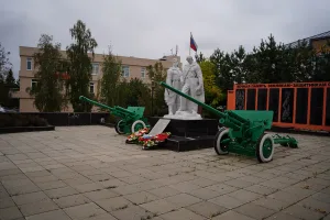Братская могила советских воинов